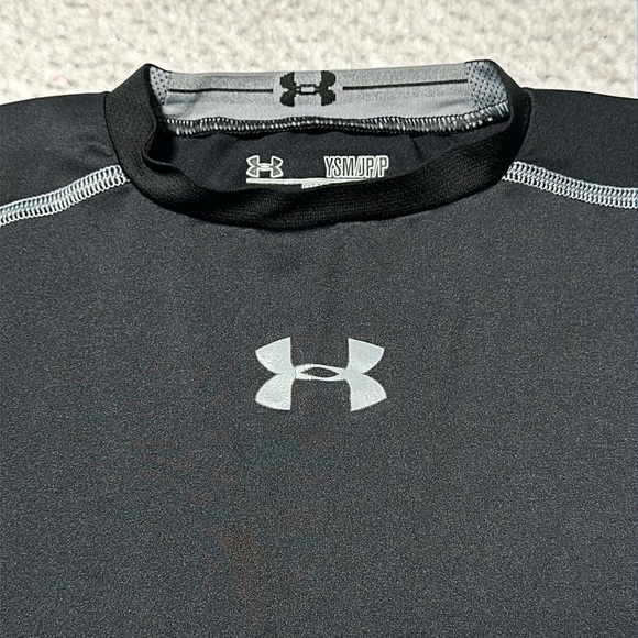 Under Armour UPF 50+ Fitted Heat Gear L/S Shirt, EUC, Size YS - Picture 4 of 10